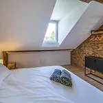 Holiday home Castle In With Pond Garden