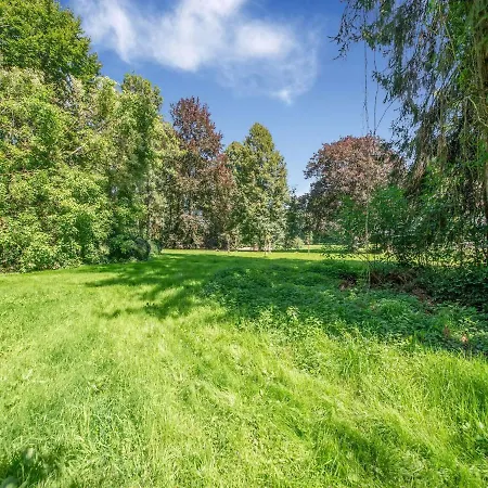 بيت للعطل Castle In Ferri Res With A Garden Terrace And Pond *