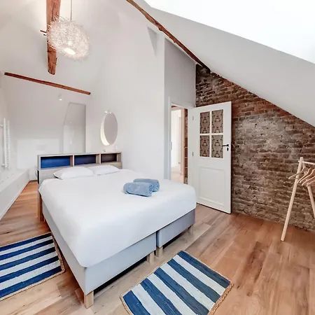 Castle In With Pond Garden * Ferrières