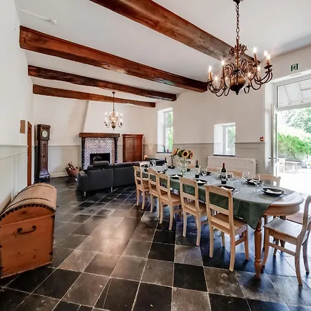 Dom wakacyjny Castle In With Pond Garden