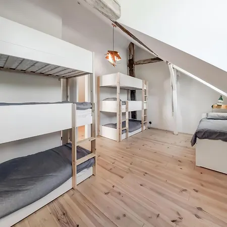 Castle In With Pond Garden Dom wakacyjny