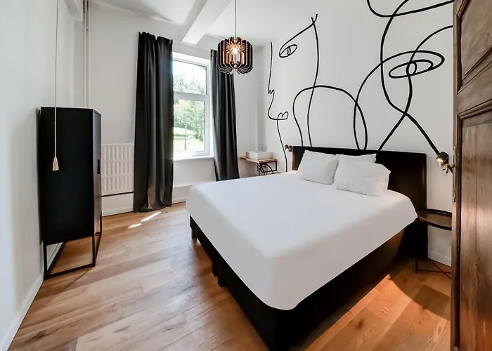 Castle In With Pond Garden Casa de Férias Ferrières